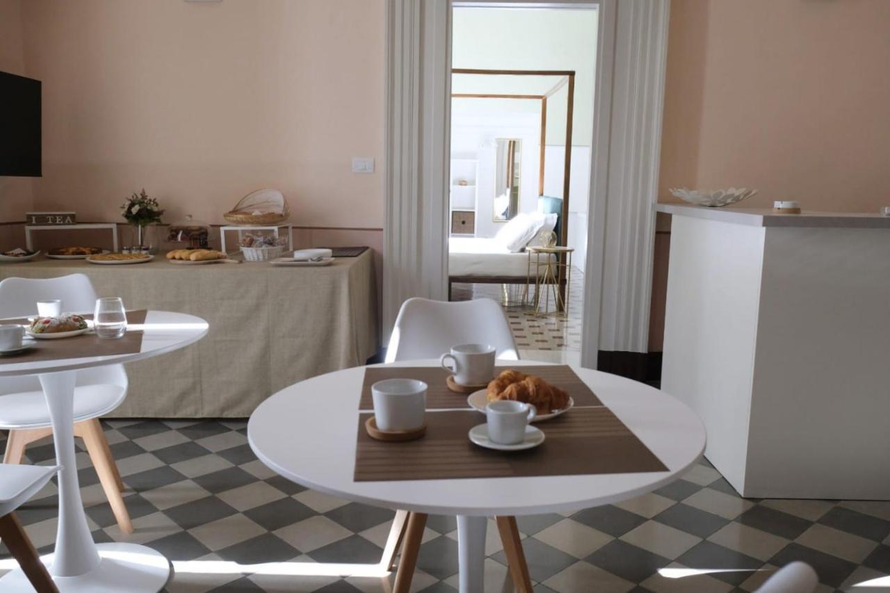 Toscano Palace Luxury Rooms CTA Exterior foto